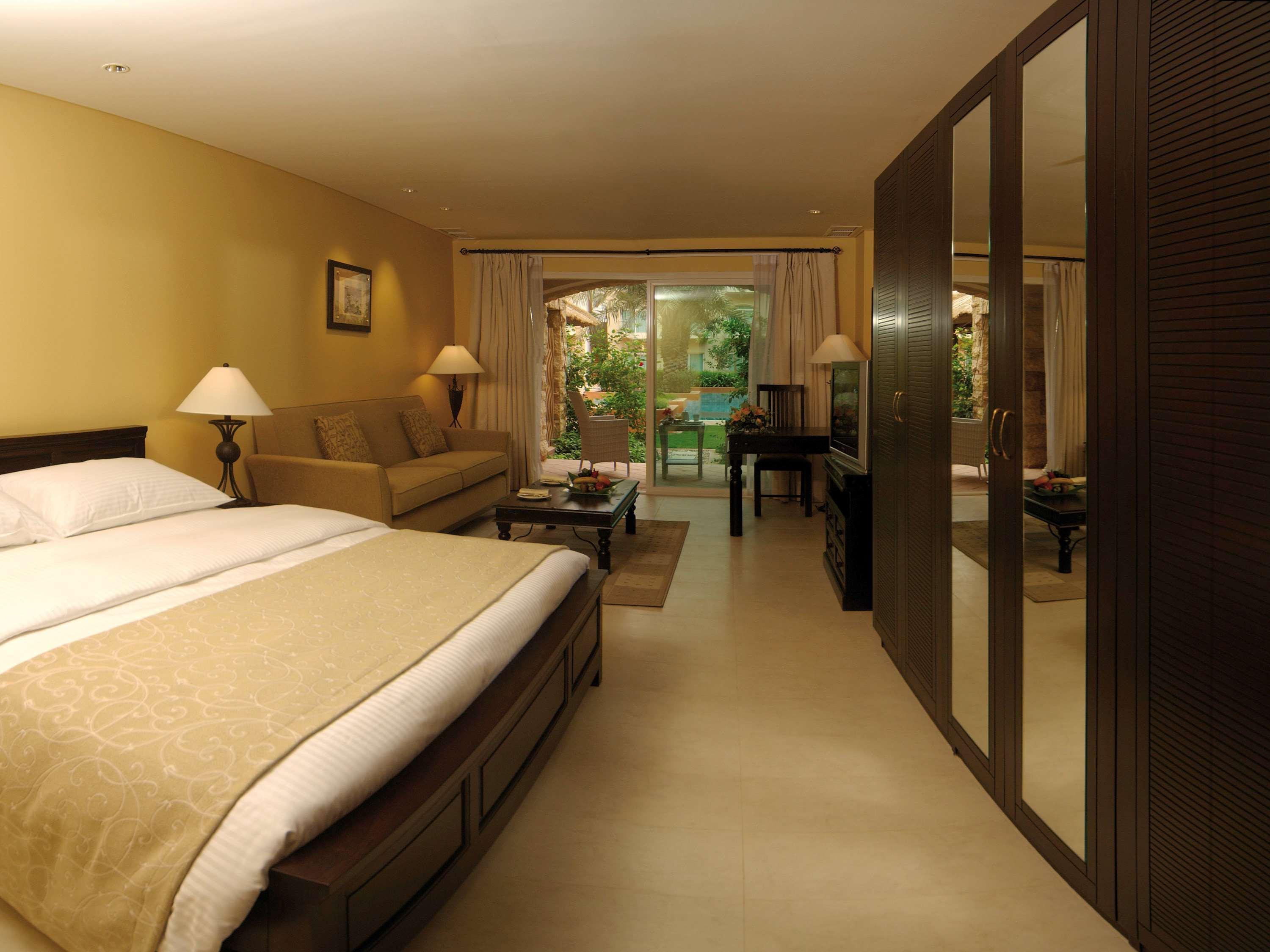 Movenpick Hotel & Resort Al Bida'A Salmiya Chambre photo